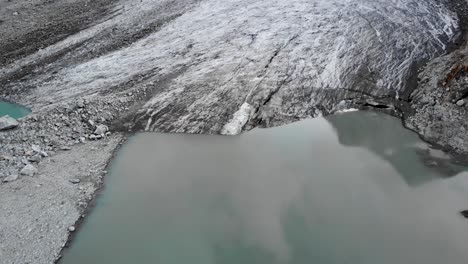 Aerial-flyover-over-the-glacial-lake-and-the-ice-of-the-Witenwasseren-glacier-Uri,-Switzerland