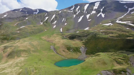 Cinematic-wide-descending-drone-shot-of-Oreit-Lake-in-Tusheti-Georgia,-in-the-Caucasus-mountains