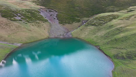 Cinematic-rising-drone-shot-of-Oreit-Lake-in-Tusheti-Georgia,-in-the-Caucasus-mountains