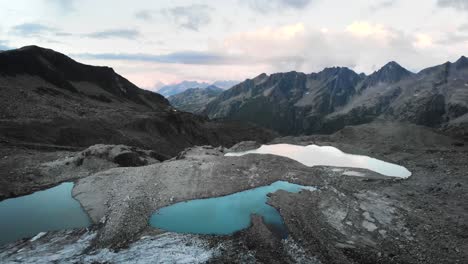 Luftüberflug-über-Die-Gletscherseen-Des-Witenwasserengletschers-Zu-Den-Gipfeln-Von-Uri,-Schweiz