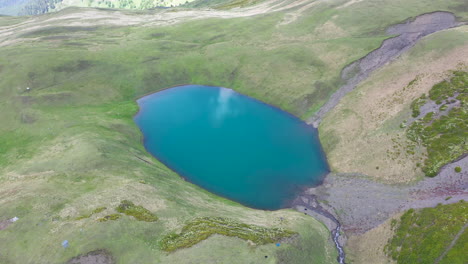 Rising-and-rotating-drone-shot-of-Oreit-Lake-in-Tusheti,-Georgia