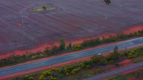 Scenic-View-Of-An-Isolated-Vehicle-On-Outback-Countryside-Highway-Near-Alice-Springs,-Northern-Territory-In-Australia
