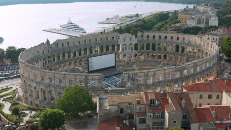 Luftaufnahme-Des-Römischen-Amphitheaters-Der-Pula-Arena-In-Pula,-Kroatien