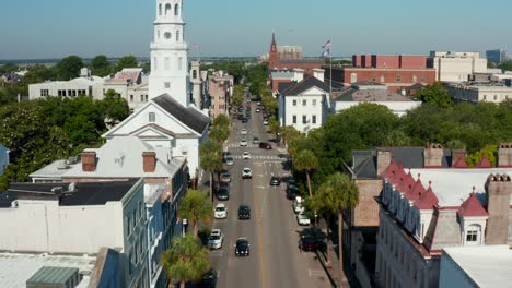 Meeting-Street-and-Broad-St-in-Charleston-SC,-USA