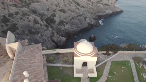 Luftaufnahme-Der-Festung-Von-Beliche,-Sagres,-Algarve,-Gegen-Klippen-Und-Ozean