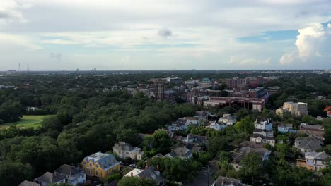 Aerial-video-of-Loyola-University-in-New-Orleans,-Louisiana