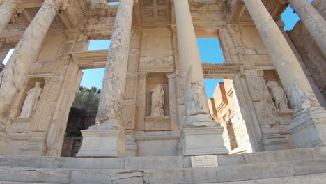 Facade-of-The-Library-of-Celsus-in-Ephesus,-Turkey