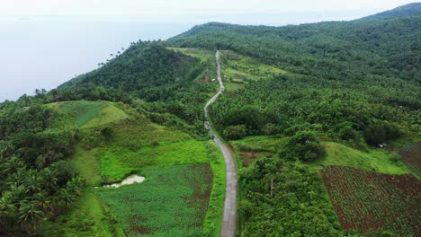 Camino-Sinuoso-Que-Va-Hacia-La-Cima-De-La-Montaña-Caningag-En-El-Sur-De-Leyte-En-Filipinas
