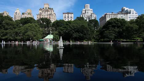 Tourists-at-Central-Park-pond-in-Manhattan-on-a-summer-day-in-New-York-City