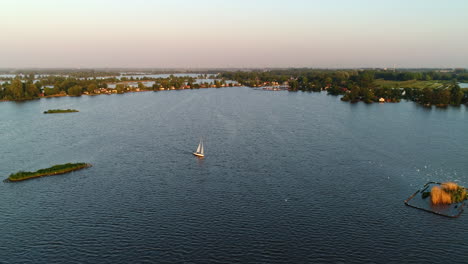 Sailboat-Cruising-At-Lake-Elfhoeven-In-Reeuwijkse-Plassen,-South-Holland