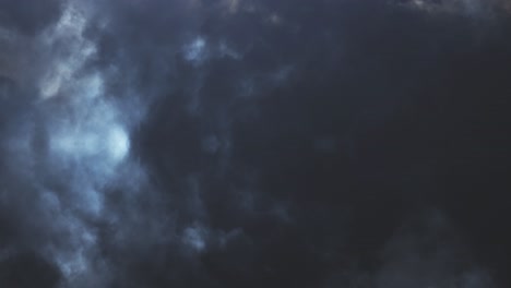 4k-Dunkler-Stürmischer-Himmelshintergrund