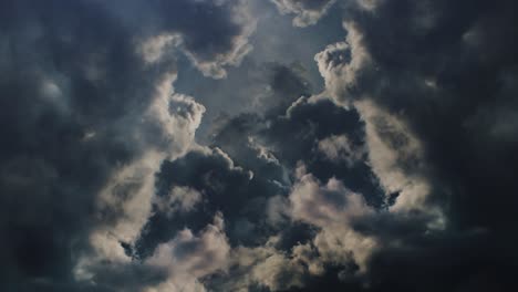4k-Zeitraffer-Von-Schweren-Gewitterwolken-In-Der-Nacht
