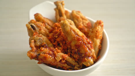 fried-barbecue-chicken-wings-in-white-bowl