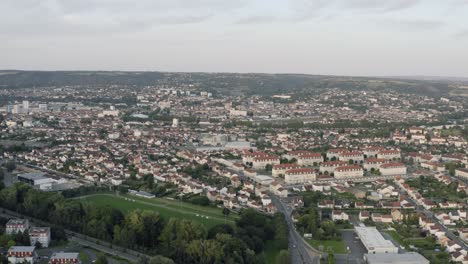 Drohnen-Luftaufnahme-Von-Montluçon-In-Zentralfrankreich