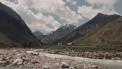River-Flows-Through-Kaghan-Valley-Revelshot
