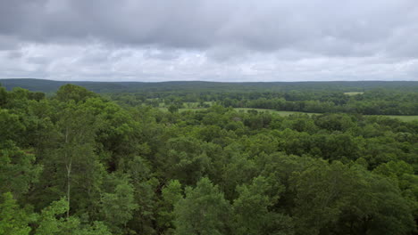 Beautiful-southern-Missouri-landscape-on-a-cloudy-summer-day