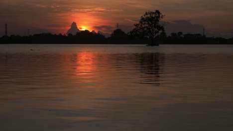 4K-timelapse-sunset-on-the-lake