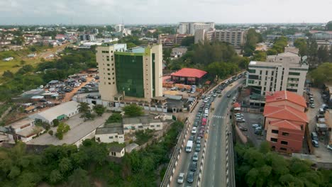 Autos-Im-Dichten-Verkehr-Von-Lagos-In-Der-Dämmerung-Bis-In-Die-Nacht