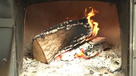 Log-on-fire.-Old-oven-to-make-pizzas