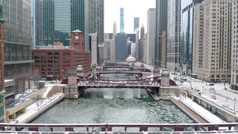 Aerial-View,-Cold-Chicago-River-in-Winter
