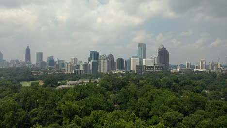Hazy-day-in-mid-town-Atlanta,-Georgia