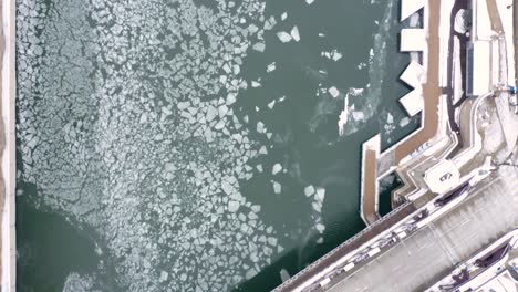 Top-Down-Aerial-View-of-Frozen-Chicago-River