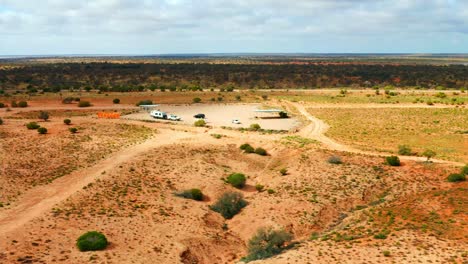 Panoramic-View-Of-A-Car-Going-Into-The-Parking-Area-In-The-Middle-Of-The-Australian-Wilderness