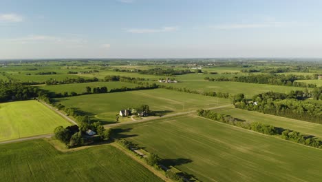 Aerial-Descending-Shot-Wide-View,-Midwest-Farmland,-America