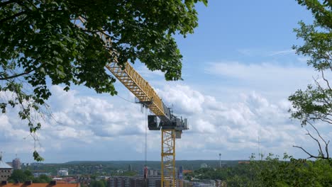 Yellow-crane-swinging-from-right-to-left-in-göteborg,-Sweden
