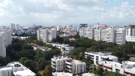 Drone-Vista-De-Las-Zonas-Residenciales-De-Santo-Domingo