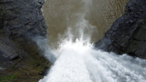 Wasserfallsprung-Vor-Den-Taughannock-Falls
