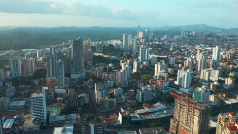 Panorama-Del-Horizonte-De-La-Ciudad-De-Panamá-En-Panamá,-América-Central-En-Un-Día-Soleado