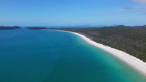 Whitehaven-Beach---White-sand-Beach-By-Turquoise-Blue-Sea-At-Whitsunday-Island-In-QLD,-Australia
