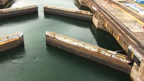 Hydraulic-Gates-slowly-opening-at-Gatun-Locks,-Panama-Canal