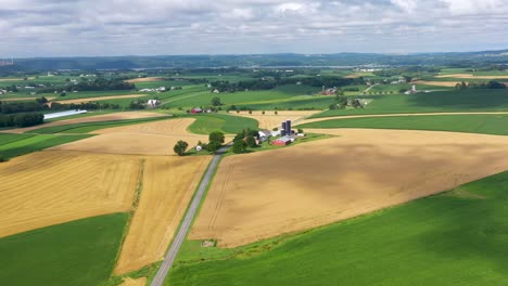 Las-Nubes-Proyectan-Sombras-Sobre-Las-Tierras-De-Cultivo-De-La-Agricultura-Rural-En-EE.UU.