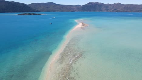 Langford-Island-Long-Sand-Spit-Slowly-Disappears-At-High-Tide---Beautiful-Seascape-At-Whitsunday-Islands-In-Gold-Coast,-QLD,-Australia