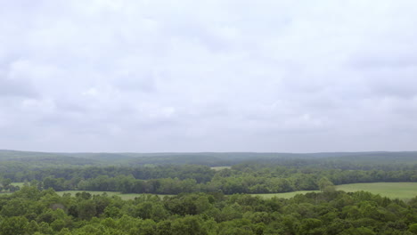 Pretty-country-landscape-in-southern-Missouri-on-a-cloudy-day