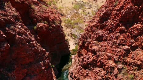 Wasserloch-An-Der-Simpsons-Gap-In-Den-West-Macdonnell-Ranges-Im-Nördlichen-Territorium-Australiens