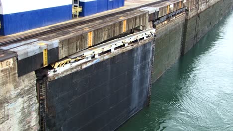 Hydraulic-Gates-of-the-chamber-fully-opening-at-Gatun-Locks,-Panama-Canal