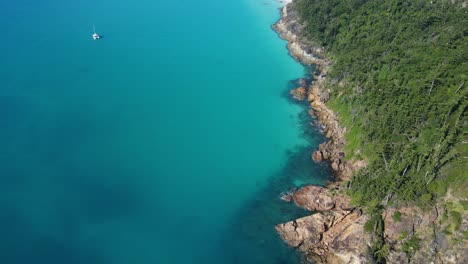 Aerial-View-Of-Whitehaven-Beach-Northern-End-In-Whitsunday-Island,-Great-Barrier-Reef,-QLD-With-Boat-Adrift-On-Turquoise-Blue-Sea-In-Summer