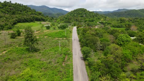 Luftaufnahmen,-Die-In-Richtung-Kaeng-Krachan-Nationalpark,-Unesco-weltkulturerbe,-Thailand,-Führen