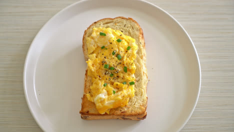 bread-toast-with-scramble-egg-on-white-plate