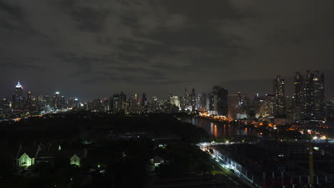 Time-Lapse-night-time-clouds-pass-over-the-city-of-Bangkok,Thailand