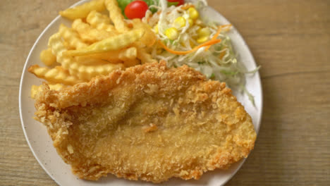 fried-fish-fillet-and-potatoes-chips-with-mini-salad