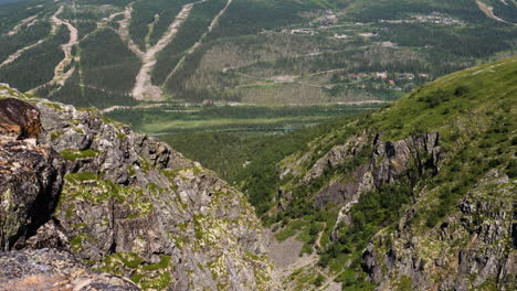 Rocky-Viewpoint-of-Dromskåran-Canyon,-Jamtland,-Sweden-in-Summer