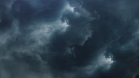 Dunkle-Wolken-Und-Gewitter,-Regenschauer