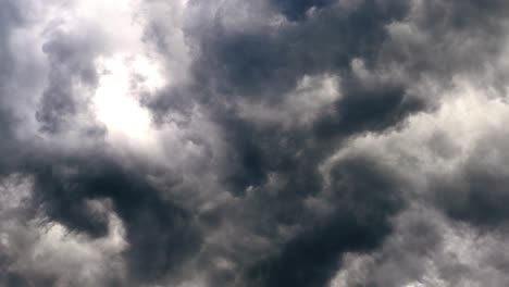 Cielo-Con-Nubes-De-Tormenta-Oscuras-Para-El-Fondo