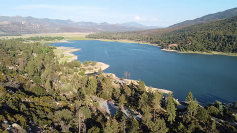 Majestic-landscape-and-surroundings-of-lake-Hemet,-aerial-drone-viee