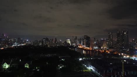 Time-Lapse-view-of-the-city-lights-of-Bangkok,-Thailand-from-Lumphini-Park
