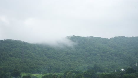 Timelaps-De-Nubes-Pasando-Por-Encima-De-Las-Montañas-India-Maharashtra-Kashimira-Miraroad